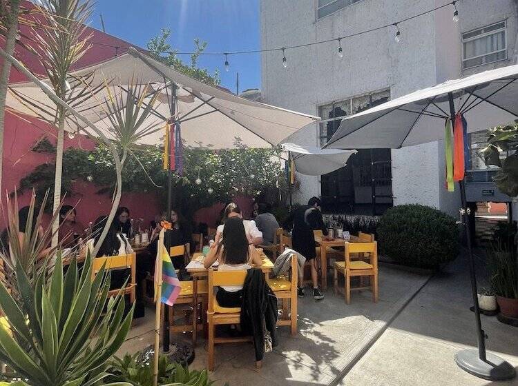 بنسيون Casa Madera