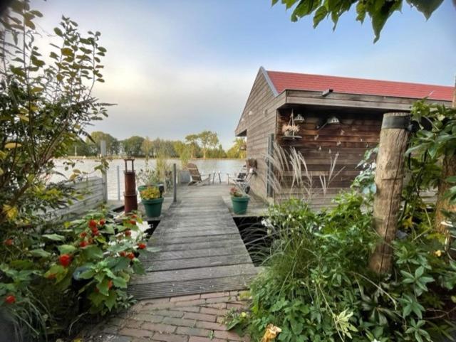 צימר Aangenaam Op De Rijn, Woonboot, Inclusief Privé Sauna