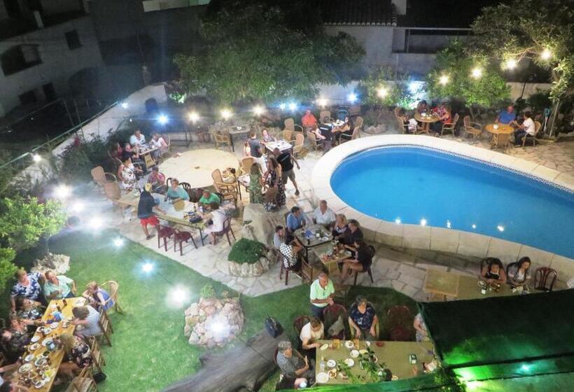 مبيت وإفطار Casa Proyecto Pepe Bravo   Arte De Manos Y Corazón