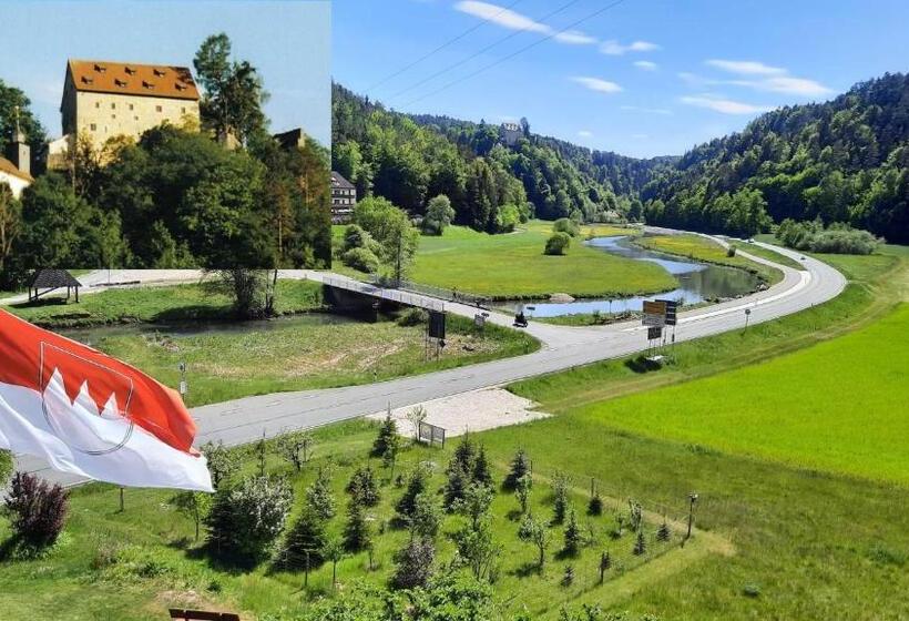 ホテル Café Pension Krems