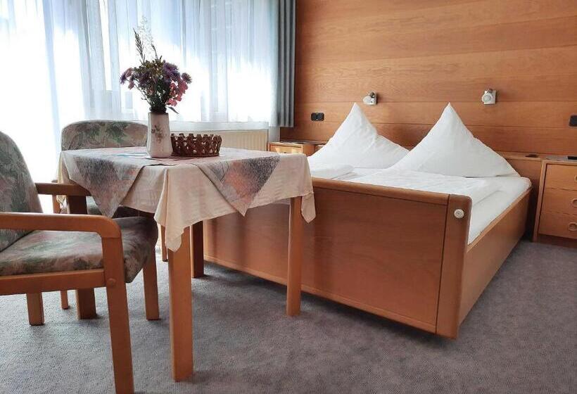 ホテル Café Pension Krems