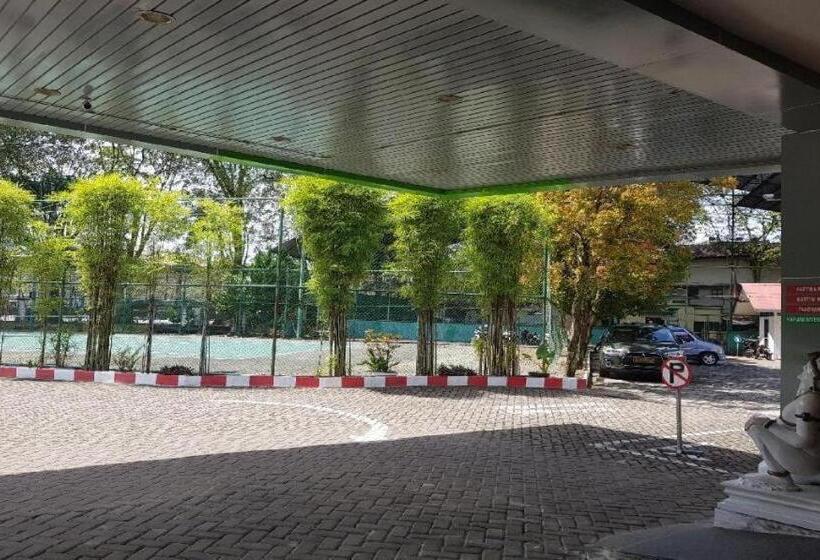 هتل Grand Kartika