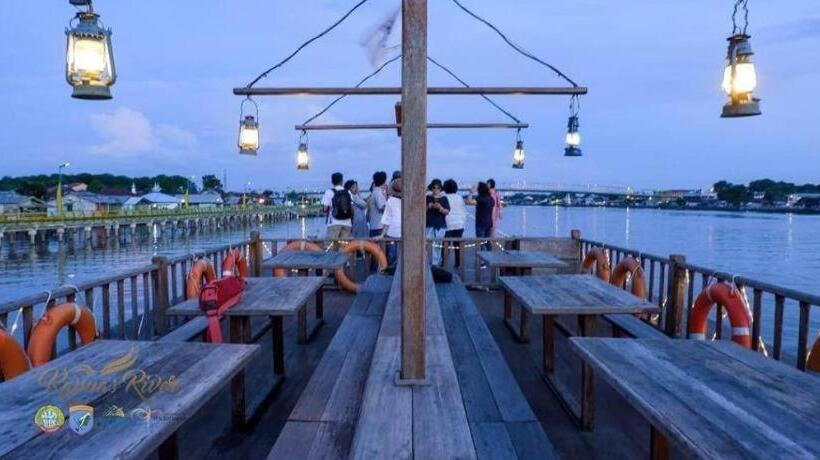 בית מלון כפרי Grand Kartika