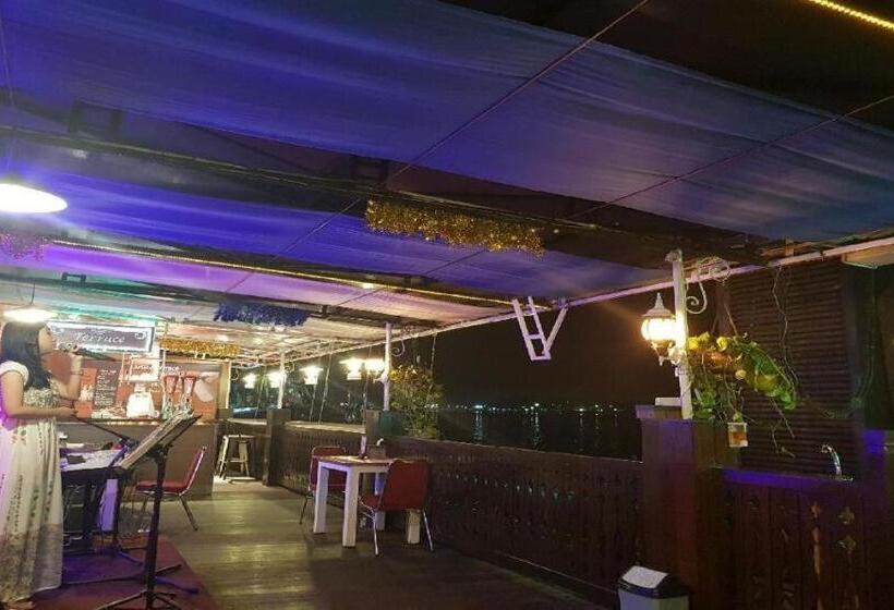 هتل Grand Kartika