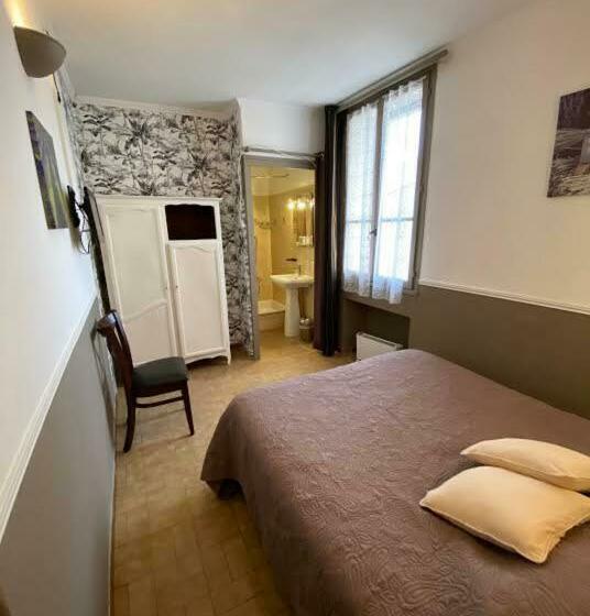 Отель Hôtel Restaurant Le Saint Gillois