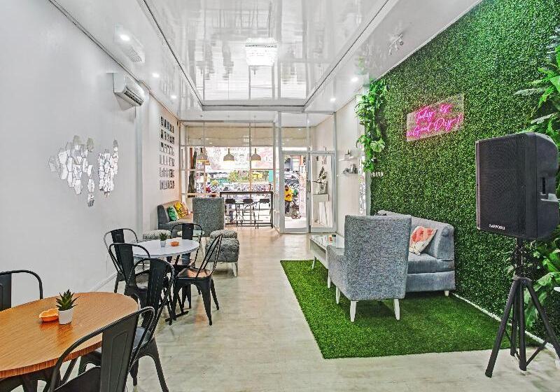 בית מלון כפרי Oyo 90399 Box House