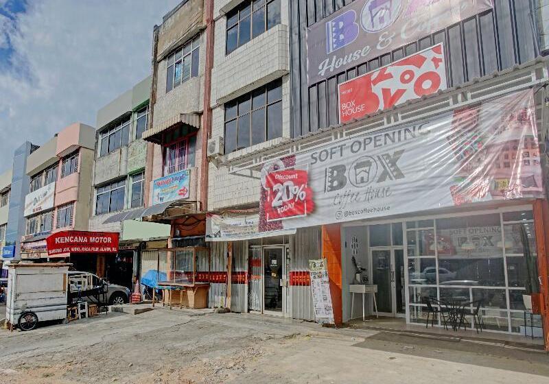 בית מלון כפרי Oyo 90399 Box House