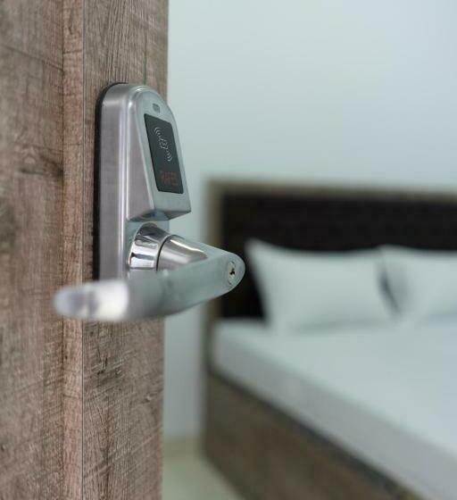 هتل Padma Tangerang