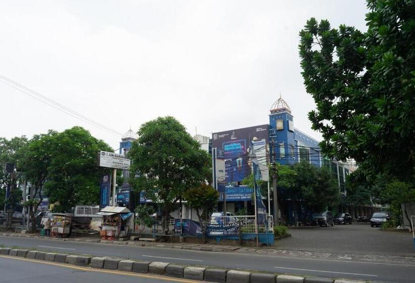 فندق Padma Tangerang