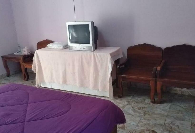 בית מלון כפרי The 99 Inn