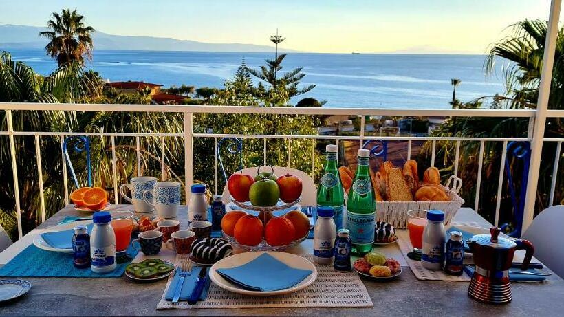 Ninfa Sul Mare Apartments   50 M E T R I Dal Mare