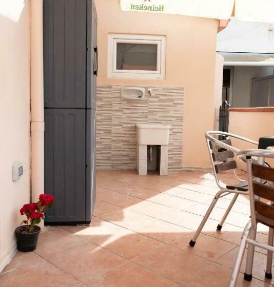 بنسيون Ichnos House