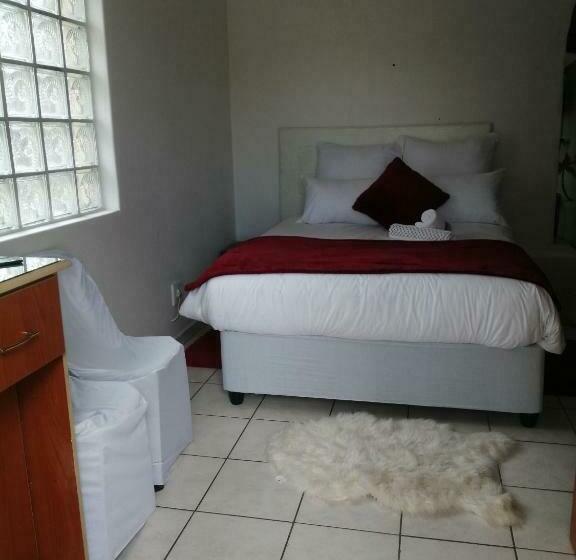 פנסיון Lytton Cresent B&b