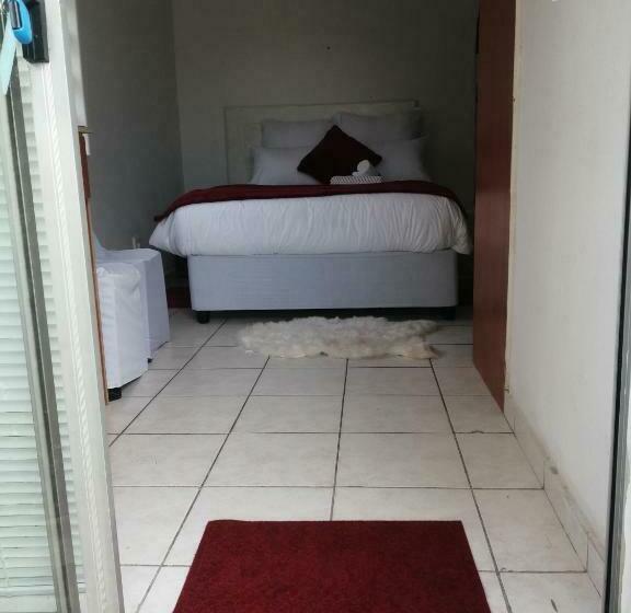 פנסיון Lytton Cresent B&b