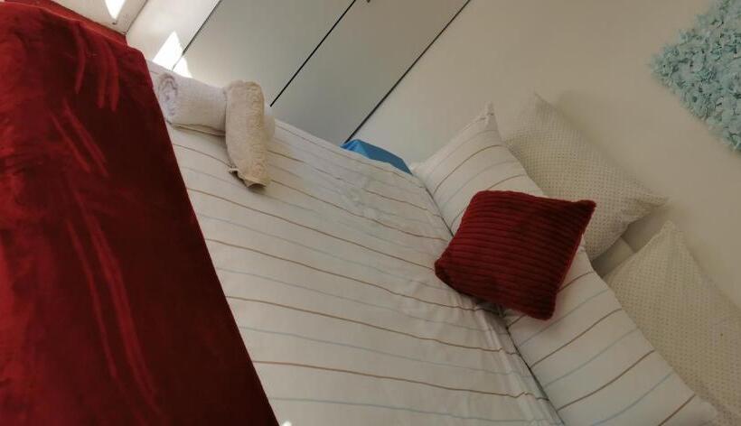 פנסיון Lytton Cresent B&b