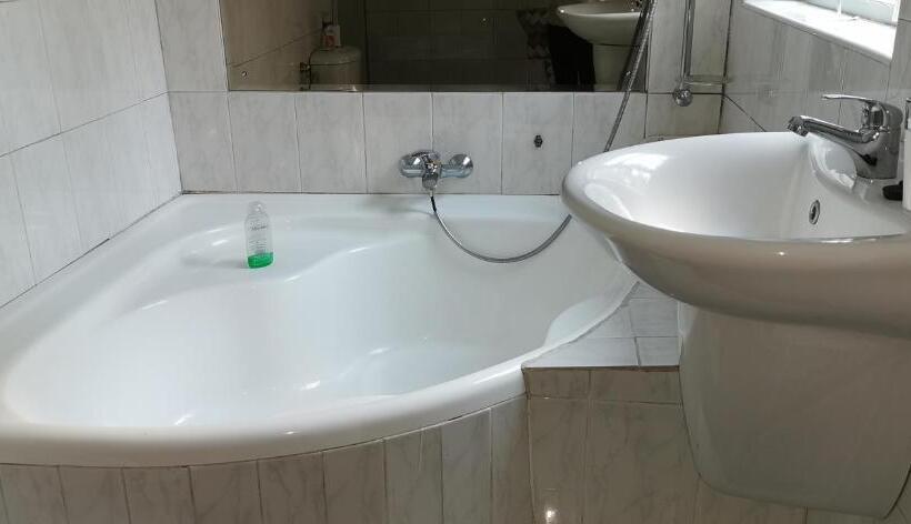 Пансион Lytton Cresent B&b