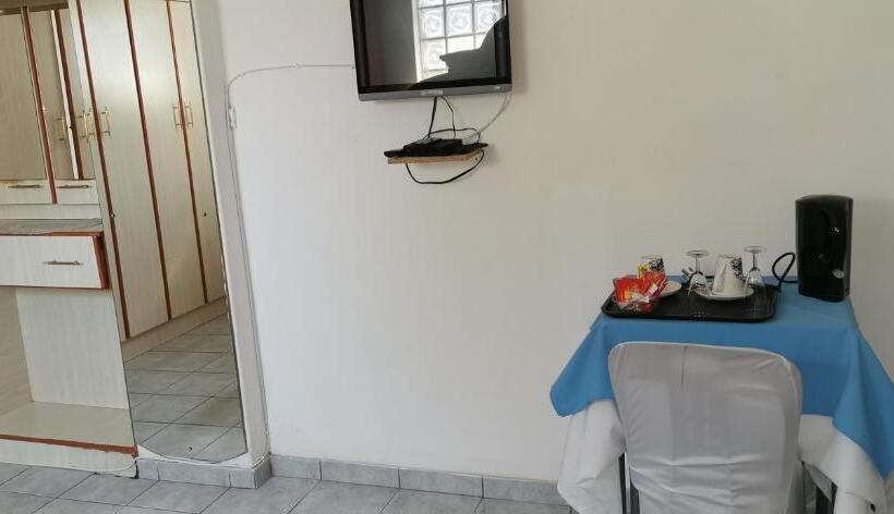 פנסיון Lytton Cresent B&b