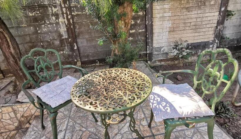 פנסיון Lytton Cresent B&b