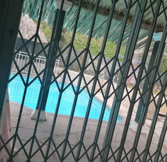 פנסיון Lytton Cresent B&b