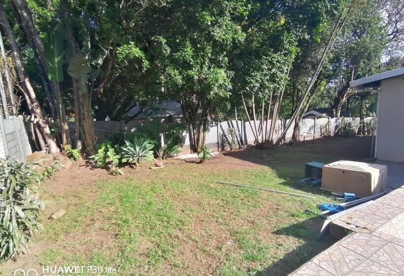 פנסיון Lytton Cresent B&b