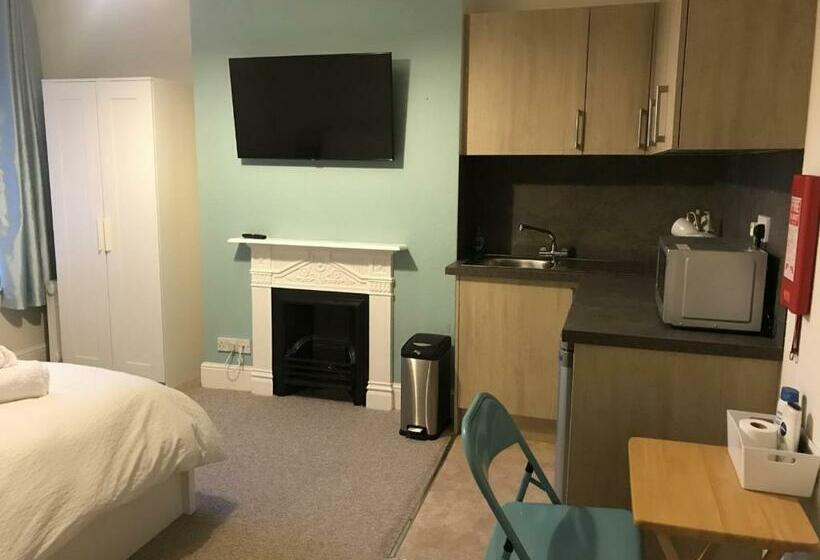 פנסיון Poole Stay