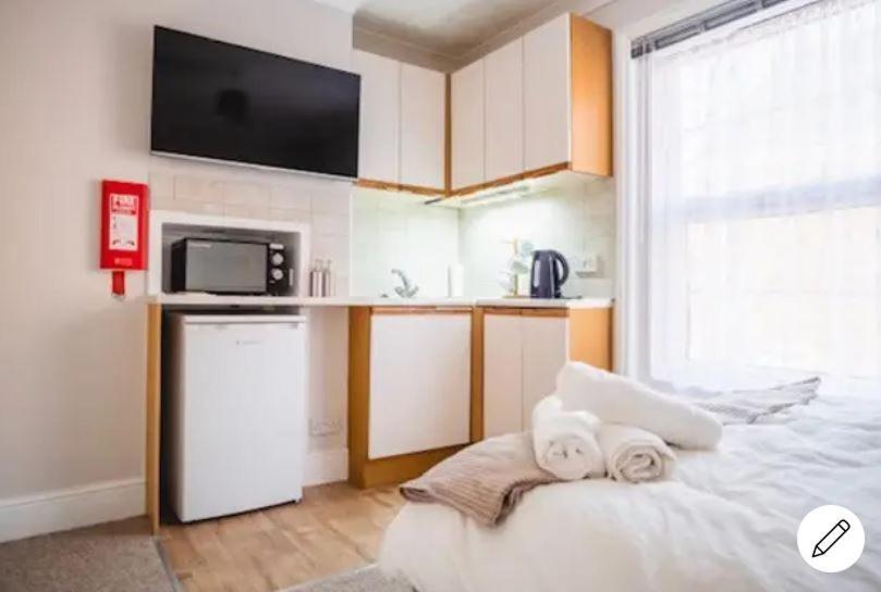 פנסיון Poole Stay