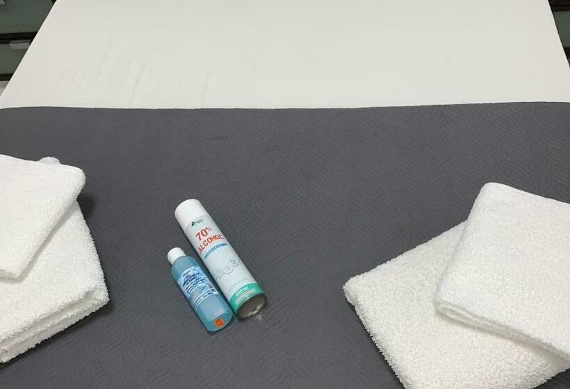 ペンション Comfort Aire Conditioner In Apartment Shared In Playa Las Vistas Los Cristianos Habitaciones, Stanza