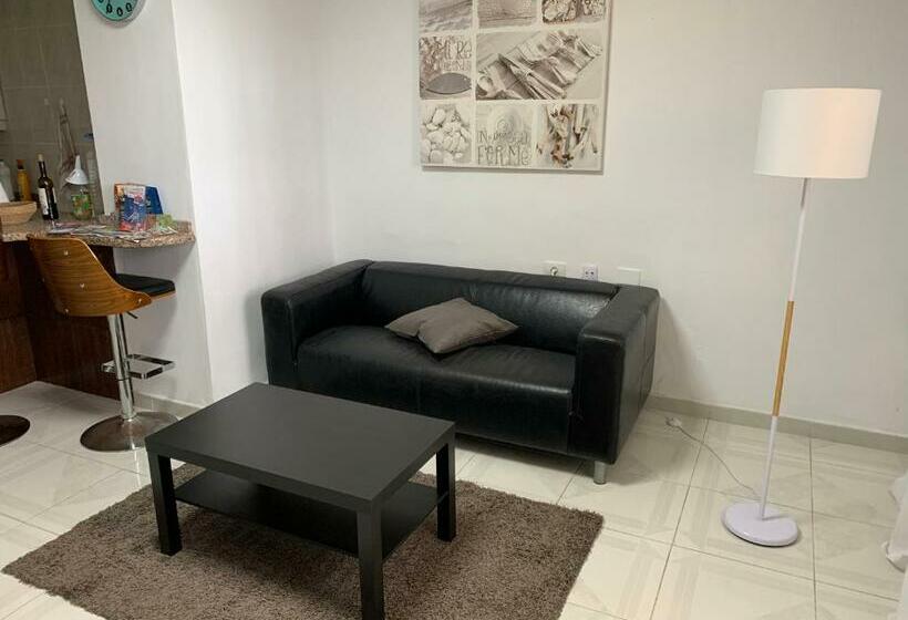 ペンション Comfort Aire Conditioner In Apartment Shared In Playa Las Vistas Los Cristianos Habitaciones, Stanza