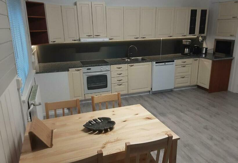 הוסטל Villa Majatalot