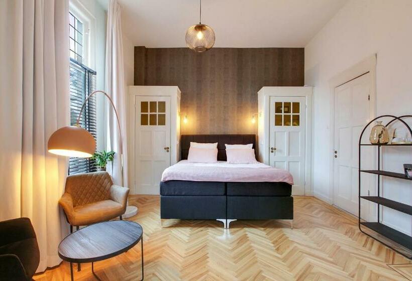 Bed and Breakfast Romantische Stad Suite Alora, Met Privé Parkeerplaats