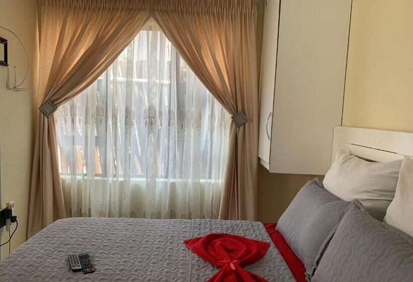 Bed and Breakfast Ekaya Palace Guest House