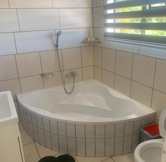 Bed and Breakfast Ekaya Palace Guest House