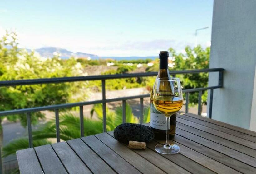 تختخواب و صبحانه Rainbow Guest House