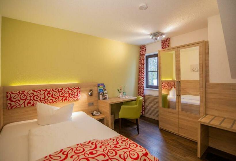 Отель Berggasthof Götzinger Höhe