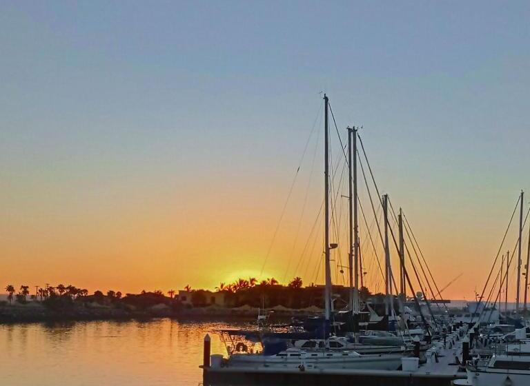 호텔 Marina Del Sol