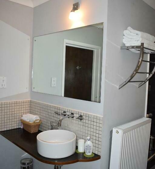 Middle Farm Villa B&b