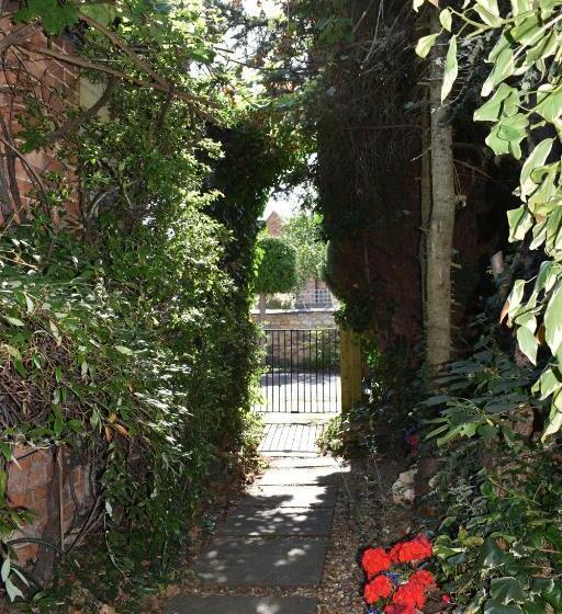 Middle Farm Villa B&b