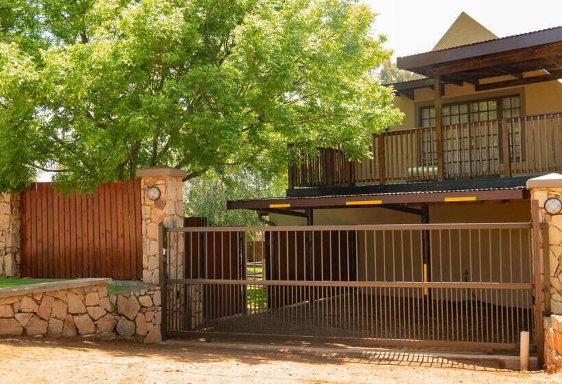 ペンション Camdeboo Place