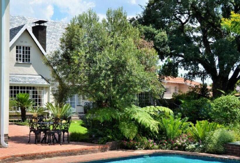 Пансион Gallo Manor Executive Bed & Breakfast