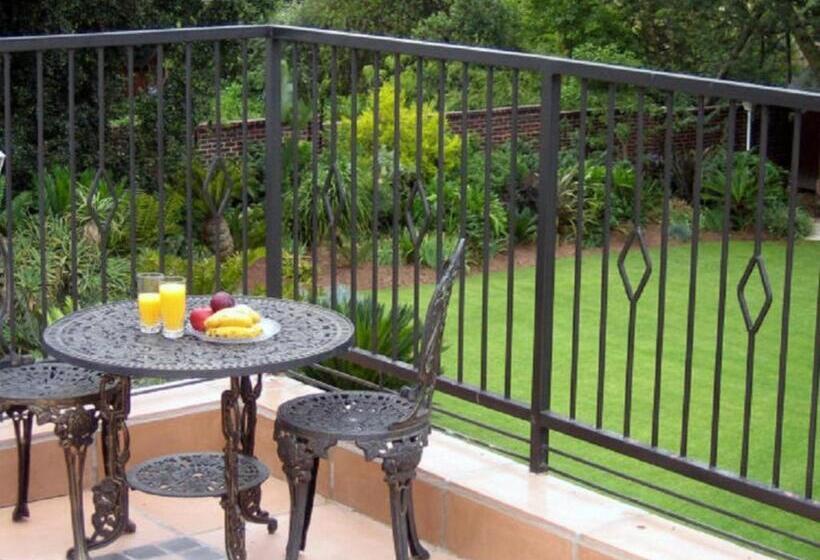 Пансион Gallo Manor Executive Bed & Breakfast