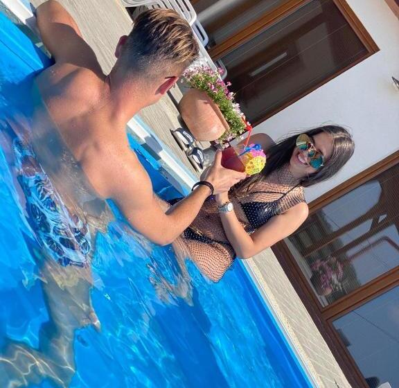 بنسيون Gold Horse Vendégház