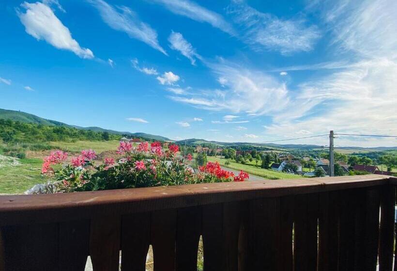 بنسيون Gold Horse Vendégház