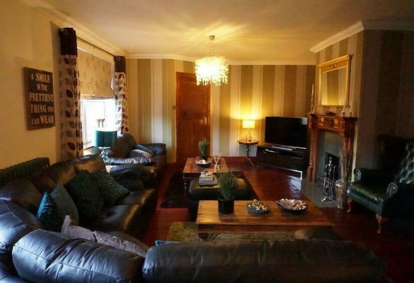 Пансион Innis House