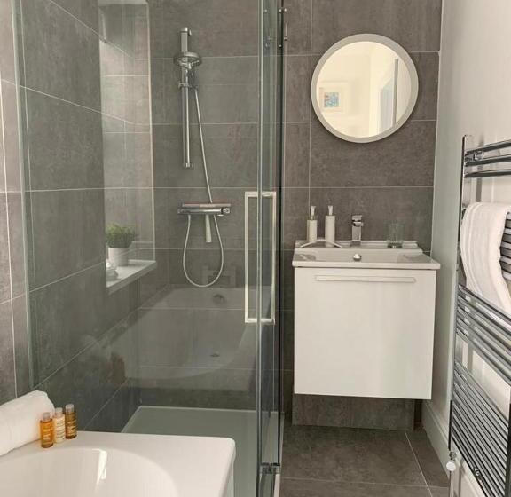 پانسیون Jurassic Hideaway