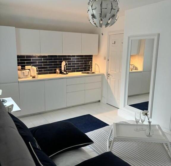 پانسیون Jurassic Hideaway