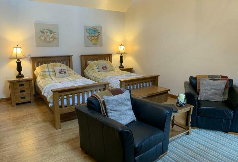 بنسيون The Reindeer Retreat Buttercup Twin