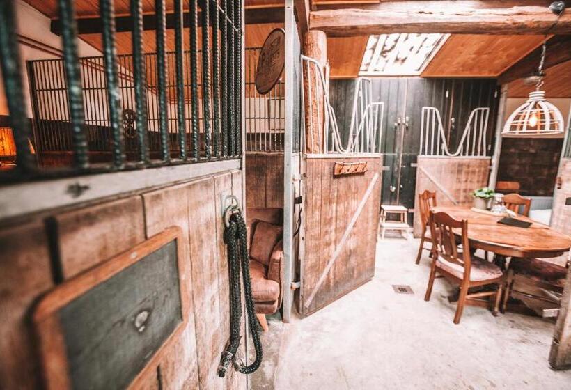 호스텔 Crash Nstay   Paardenstal