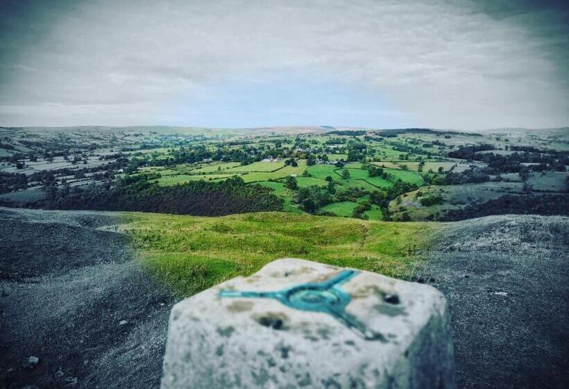 צימר Peak District, The Greyhound Inn, Warslow Circa 1750