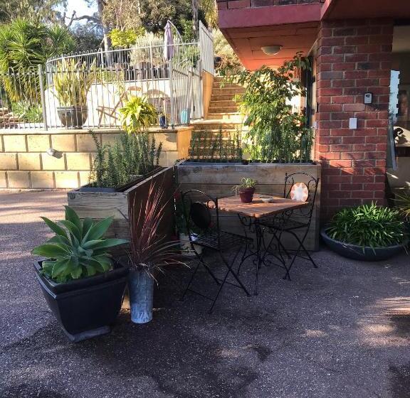 مبيت وإفطار Robinson Retreat