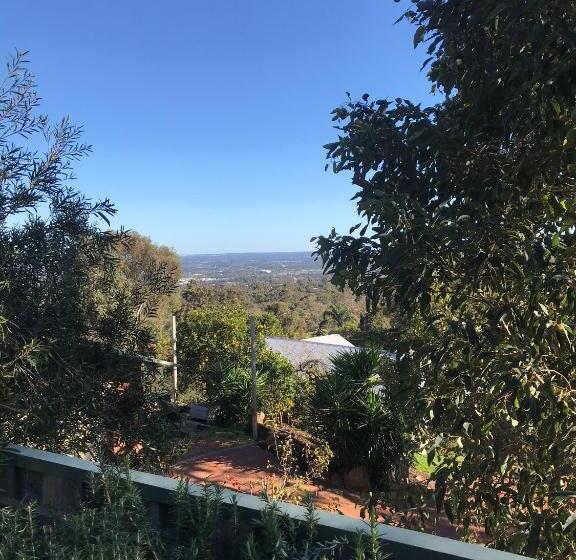 مبيت وإفطار Robinson Retreat